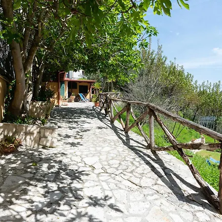 La Nave Bed & Breakfast