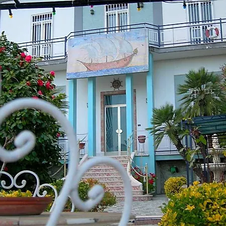 فندق مبيت وإفطار La Nave نابولي