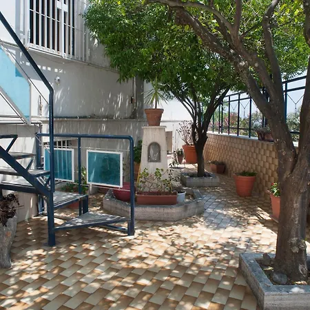 La Nave فندق مبيت وإفطار نابولي